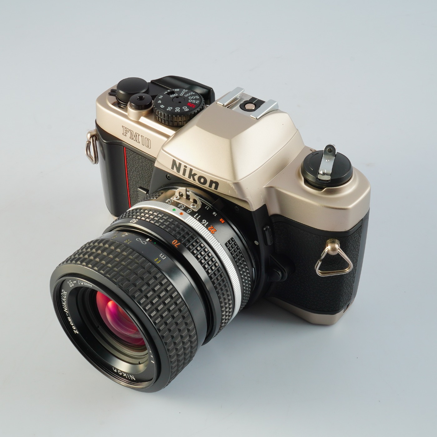 VERY GOOD Nikon FM10 + Ai-S ZOOM Nikkor 35-70mm F/3.3-4.5 MF Film