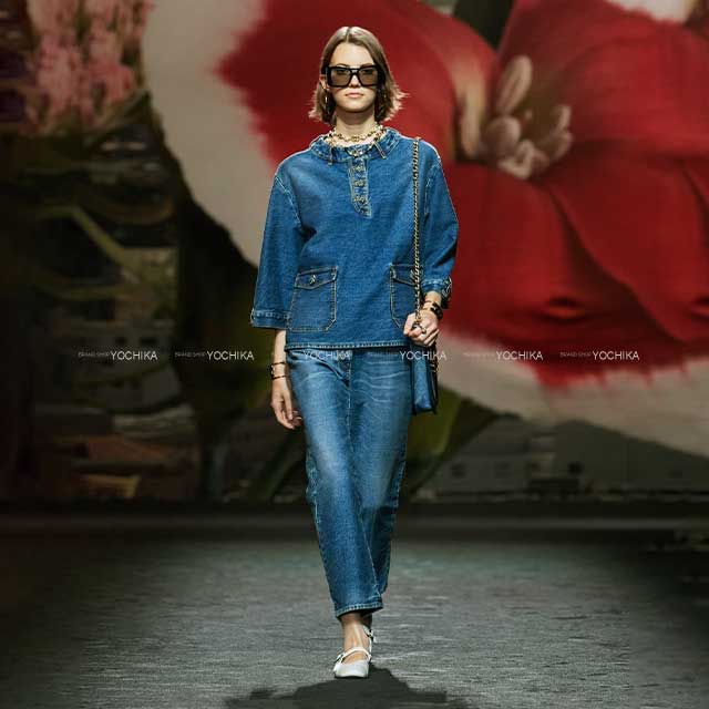 2024 S/S CHANEL Denim Pocket Flower Coco Button three